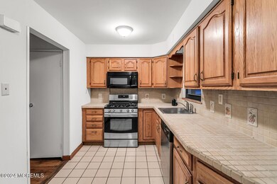 321 Spring St 3 Red Bank NJ-large-013-01