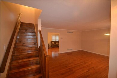523 Adie Dr Effort-Living Room