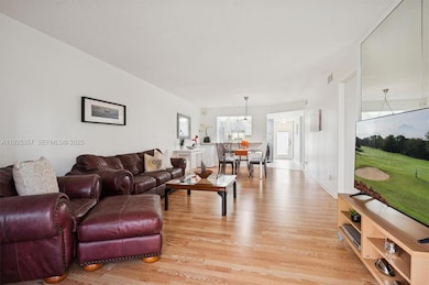 9511 N Hollybrook Lake Dr unit 108, Pembroke Pines, FL 33025 - photo 7