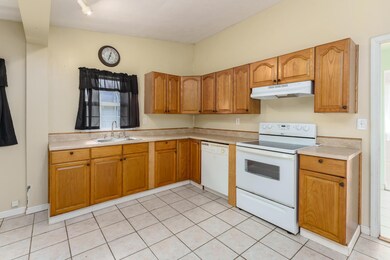 22nd_St_N_217_Springfield_49037-9