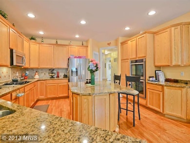 4873 Annamohr Dr, Fairfax, VA 22030 - photo 6