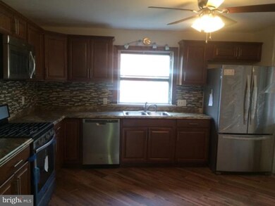 1104 Elizabeth Ave, Reading, PA 19605 - photo 6