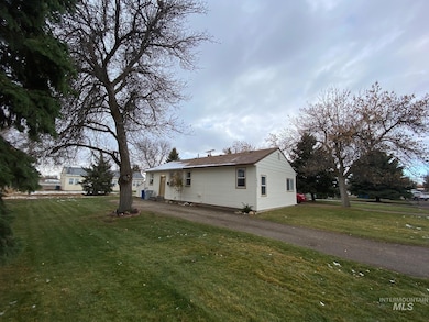 910 & 1015 E 9th S, Mountain Home, ID 83647 - photo 3