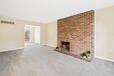 118 Stornoway Drive East-4.jpg-FULL