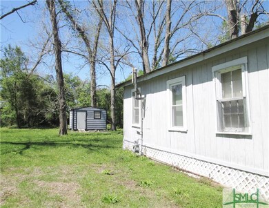17 WRIGHT ST-LEFT SIDE VIEW & SHED