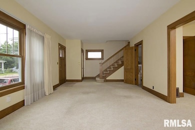 613 E Laurel St, Davenport, IA 52803 - photo 4