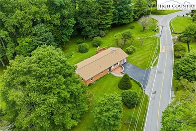 711 Possum Hollow Rd, Blowing Rock, NC 28605 - photo 4