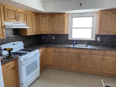 9 Pulaski Ave unit 2, Carteret, NJ 07008 - photo 5
