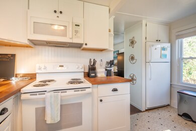 4 Winemack St, Oak Bluffs, MA 02568 - photo 5