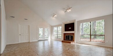 1746 Cloister Dr Apt21 Dr unit 21, Crosby, TX 77532 - photo 5