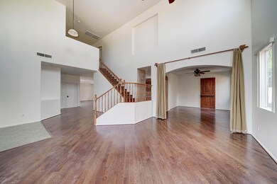 995 E Tyson St-5
