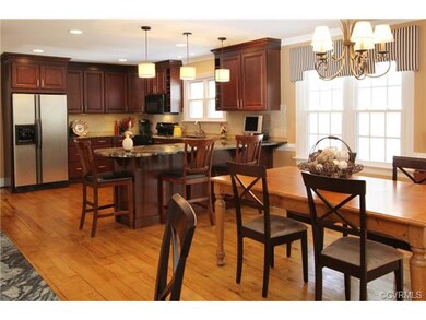 Oversized Eat-In Kitchen