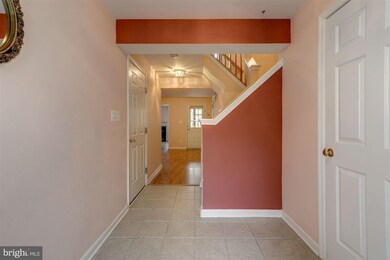 2541 Banshire Dr, Herndon, VA 20171 - photo 3