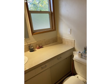 12720 SE Alder St, Portland, OR 97233 - photo 5