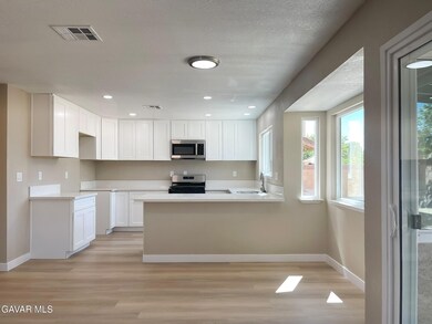 2822 Springfield Place, Lancaster, CA 93536 - photo 4