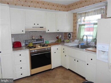 135 Windsor Ave, Upper Darby, PA 19082 - photo 6