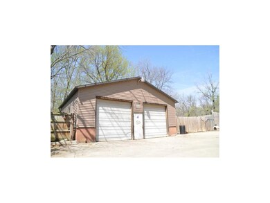5 garages on this property. This is a 30x29 garage