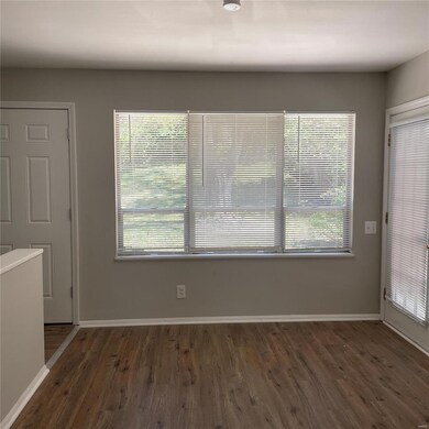 10708 Hallwood Dr, Saint Louis, MO 63136 - photo 3