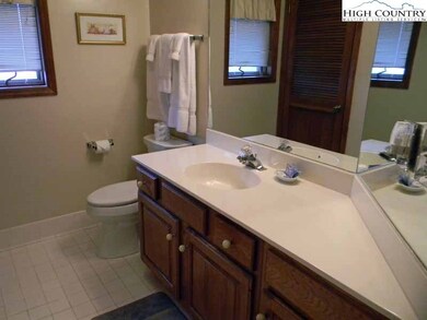 289 Evergreen Dr unit 5, Blowing Rock, NC 28605 - photo 4