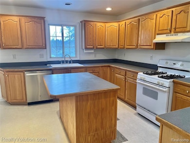 1637 S Lake Pleasant Rd, Attica, MI 48412 - photo 5