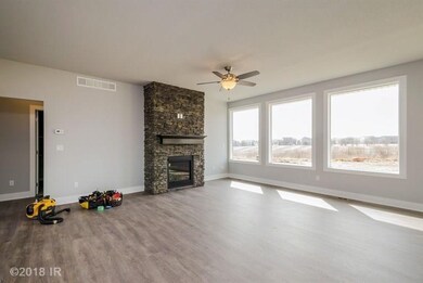 9812 Marnewood Dr, Johnston, IA 50131 - photo 2