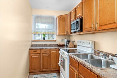 284 8th Ave, Woonsocket, RI 02895 - photo 7