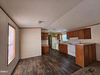 915 6th Ave NW, Williston, ND 58801 - photo 2