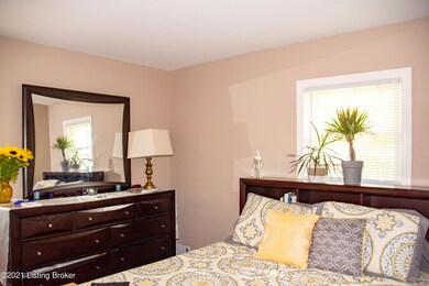 8002 Red Bud Hill Dr, Louisville, KY 40228 - photo 7