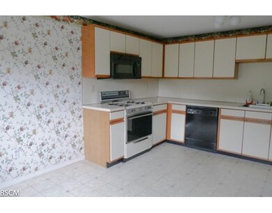 60 Florry Dr unit 32, Dracut, MA 01826 - photo 4