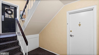 4417 Falls Bridge Dr unit J, Baltimore, MD 21211 - photo 3