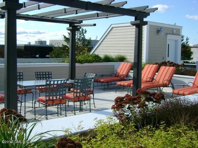 382 Greenwich Ave unit 4, Greenwich, CT 06830 - photo 2