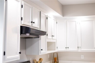 213 Pavilion Ave, Providence, RI 02905 - photo 3