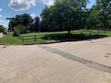 1600 W Jamestown Dr, Ennis, TX 75119 - photo 4