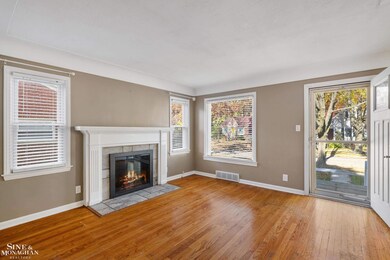 2073 Hampton Rd, Grosse Pointe Woods, MI 48236 - photo 7