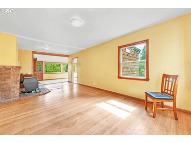 Living Room/Entrance