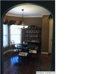 Kitchen Eat-In Area