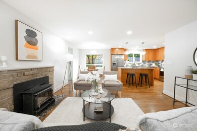 12561 Roosevelt Way NE, Seattle, WA 98125 - photo 4