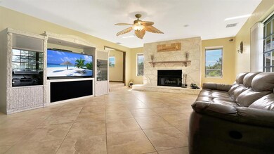 Living area (5)