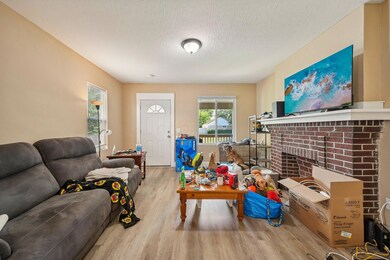 E 14th Ave-008
