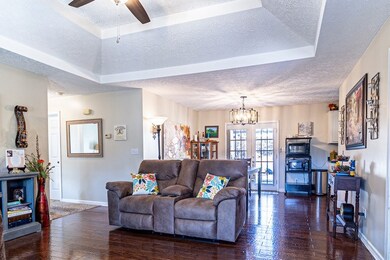 305 Sara Acres Dr, Tennessee Ridge, TN 37178 - photo 4