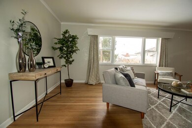 3564 living roomb