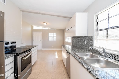 004-photo-kitchen-8969400