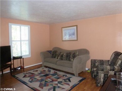 Den/Family/Great Room - LAMINATE FLOORS THROUGHOUT