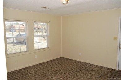 1210 Mclaughlin St, Statesville, NC 28677 - photo 5