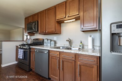 1606 Sacramento Dr, Carpentersville, IL 60110 - photo 5