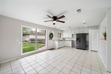 10322 Kingspoint Rd, Houston, TX 77075 - photo 3