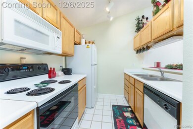 12274 Saint Andrews Way unit 118, Fenton, MI 48430 - photo 4