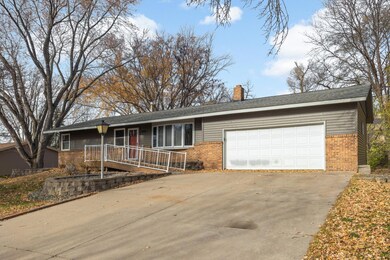 11004 Oak Knoll Terrace N, Hopkins, MN 55305 - photo 4