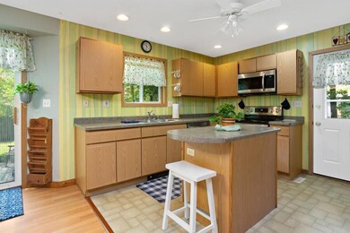 06_12476SpruceSt_5_Kitchen_LowRes