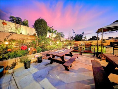 The park benches might not be included, but the sunsets are!